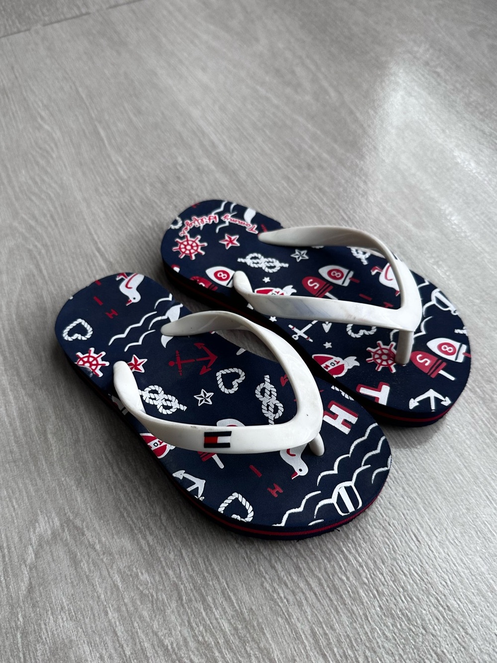 Tommy Hilfiger kids flip flops